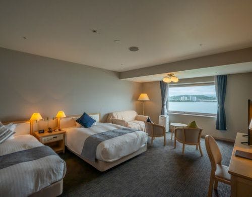 【湖側〇スーペリアツイン】