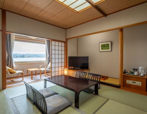 【湖側〇ゆったり和室10畳＋広縁】5名定員
