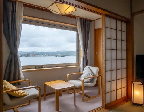湖側〇ゆったり和室10畳＋広縁
