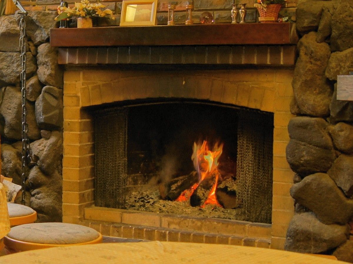 ในวันที่อากาศหนาว ให้อยู่ใกล้เตาผิง