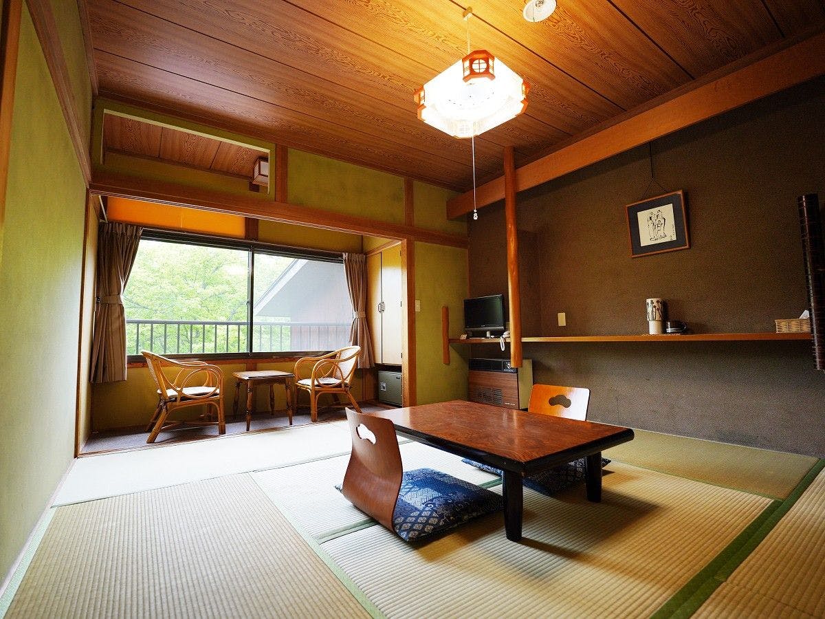 【ห้องพักสไตล์ญี่ปุ่นในอาคารหลัก 8-10 เสื่อทาทามิ】ห้องพักสว่างหันหน้าไปทางทิศใต้