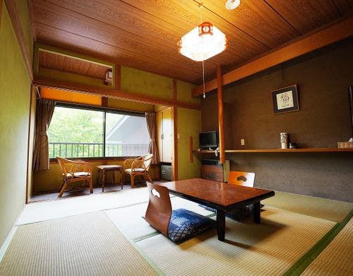 【本館和室8～10畳】南向きの明るい客室