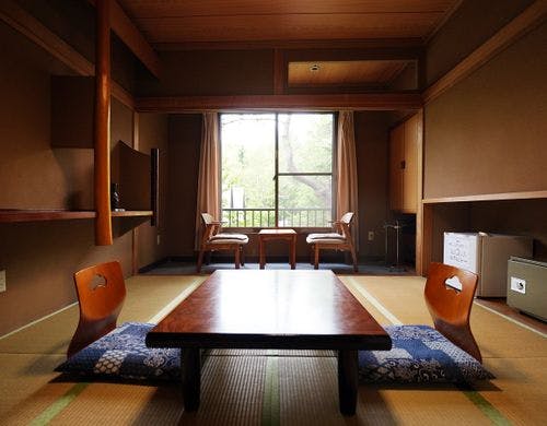 【本館和室8畳】山眺望も楽しめる客室