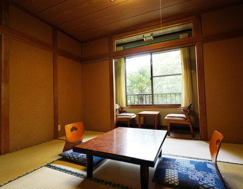 【本館和室6畳】乗鞍山が見える客室