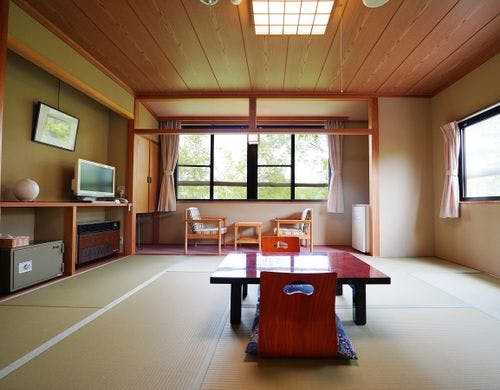 【新館和室】10畳白樺林を眺める広めの客室