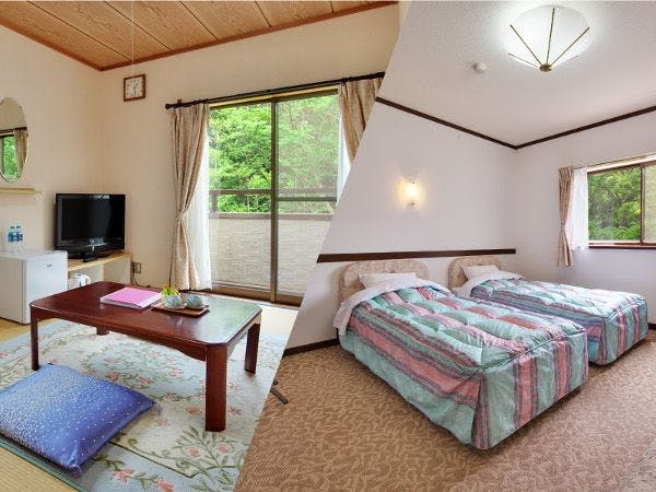 아침 햇살이 비치는 연결된 방.