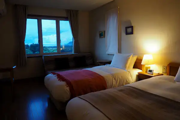 ห้องพักด้านหน้าต่าง