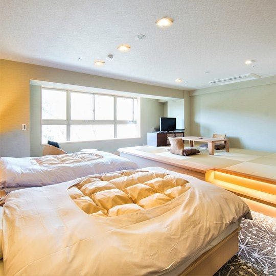 Shikisei Hagukumu Yado Zenrinbo