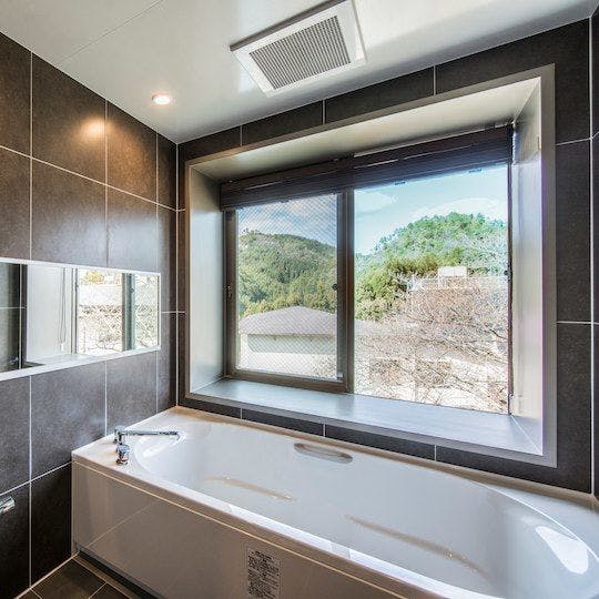 Shikisei Hagukumu Yado Zenrinbo