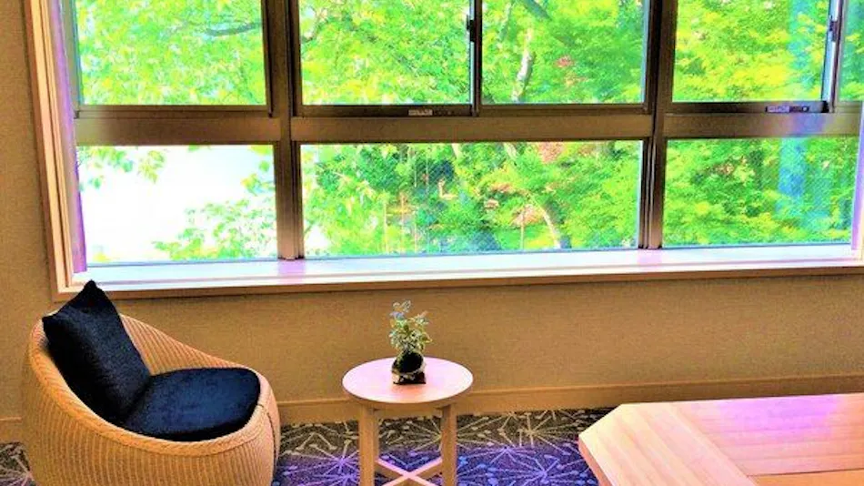 Shikisei Hagukumu Yado Zenrinbo