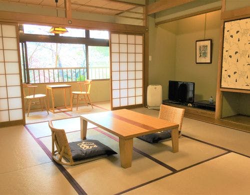 庭側和室　10-13 帖　＜薫林棟＞