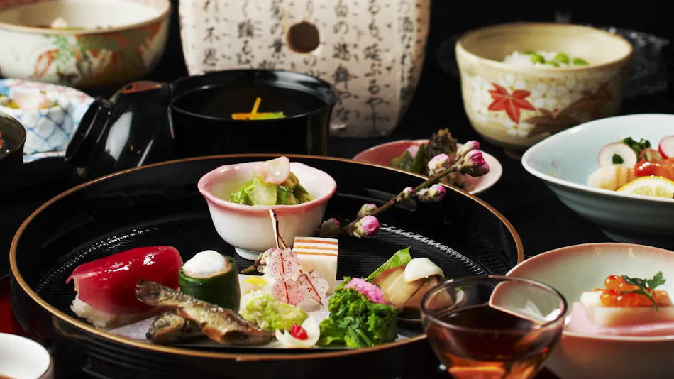 Shikisei Hagukumu Yado Zenrinbo