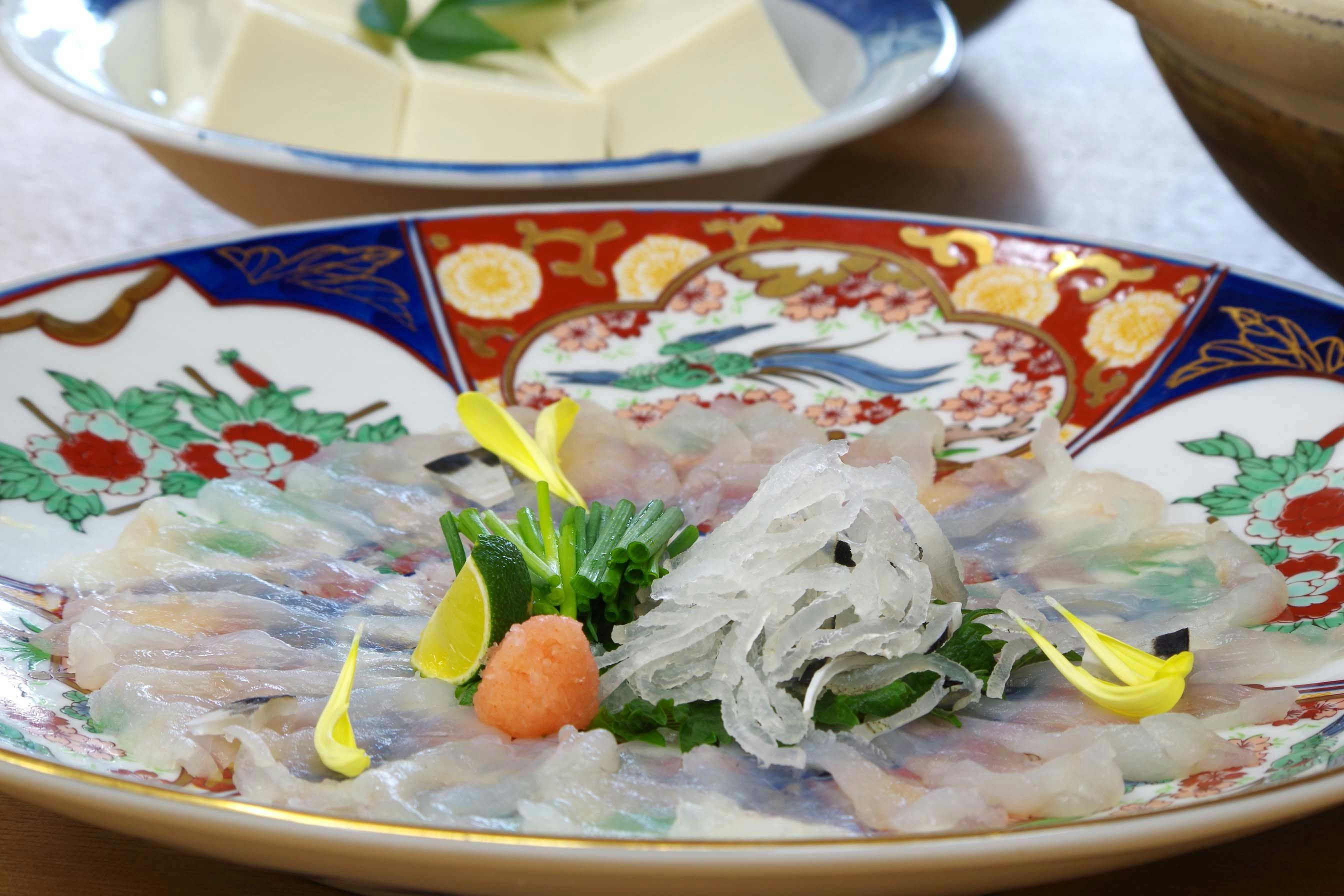 Shikisei Hagukumu Yado Zenrinbo