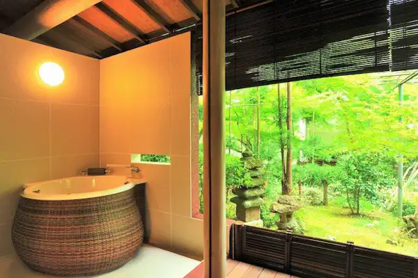 Bilik gaya Jepun dengan onsen terbuka, 13-17 tatami, <Bangunan Kunrin>.