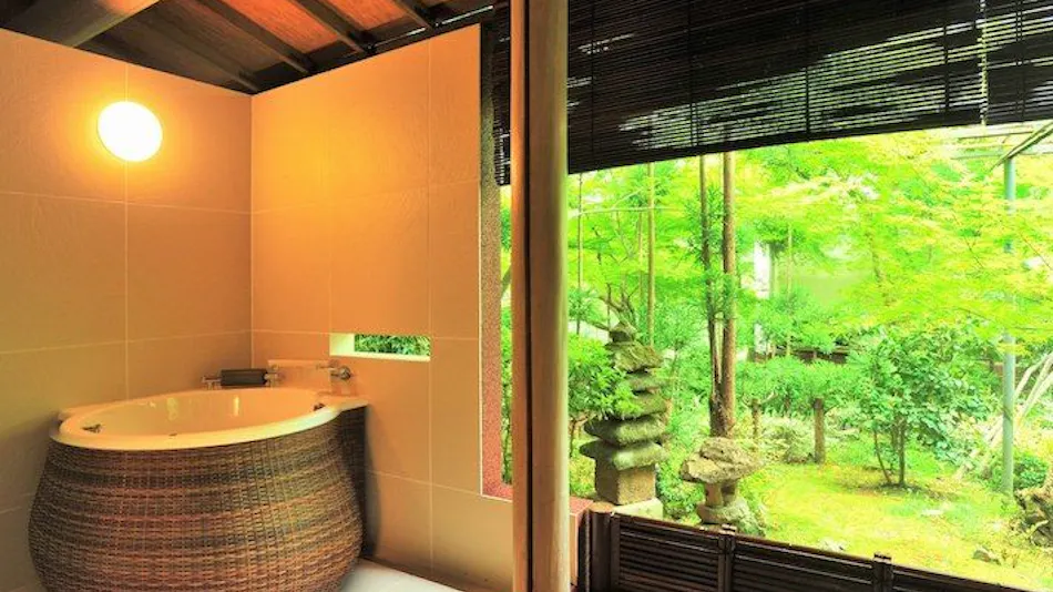 Shikisei Hagukumu Yado Zenrinbo