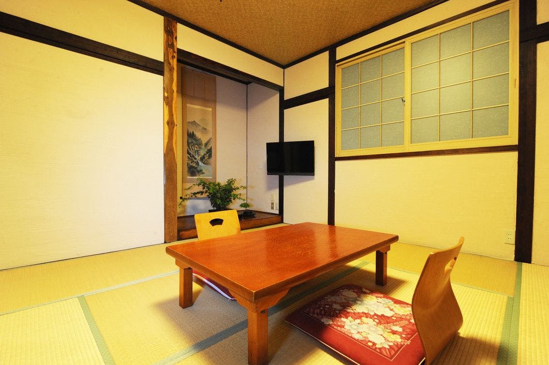 Japanese-style room with 8 tatami mats