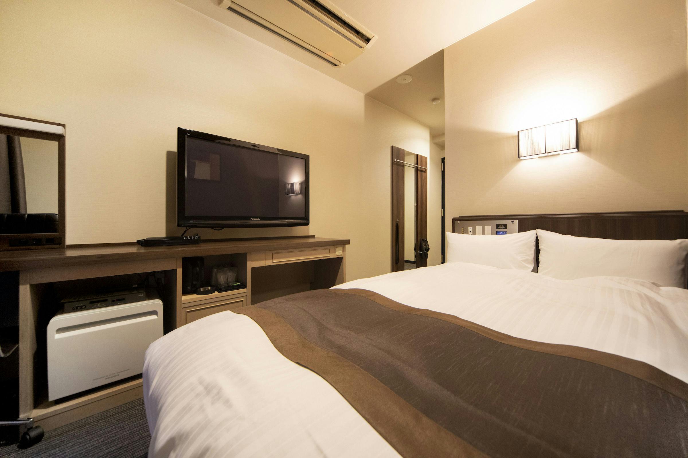 Tempat tidur semi-double