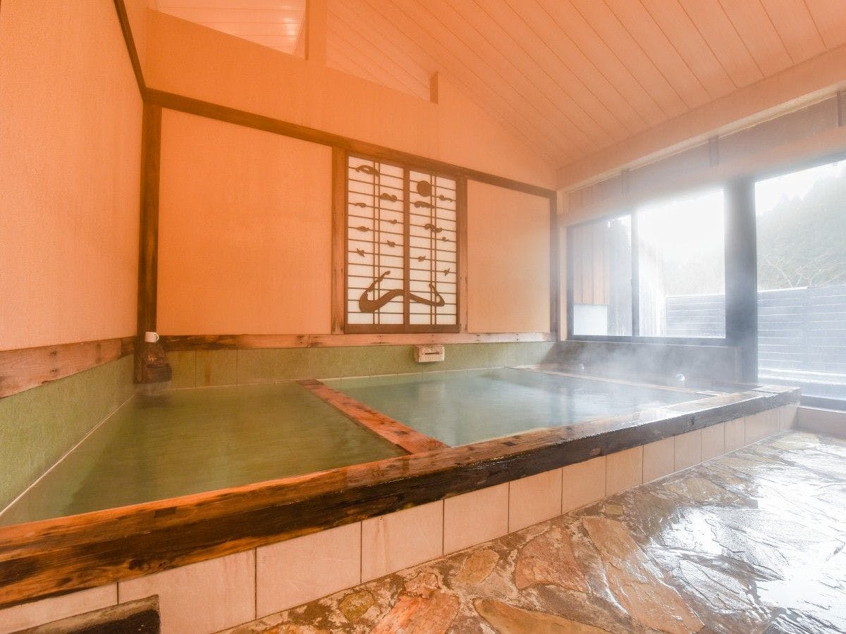 *【ห้องอาบน้ำรวม - ผู้หญิง】