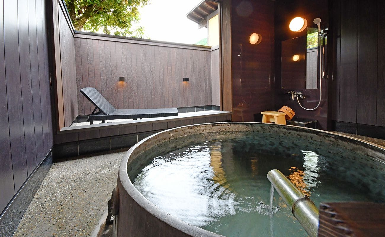 อ่างอาบน้ำกลางแจ้งส่วนตัว / โซโยเมกิ โนะ ยู