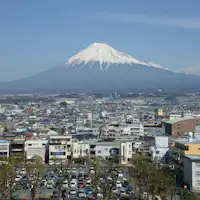 วิวภูเขาไฟฟูจิในฤดูหนาวจากห้องพัก