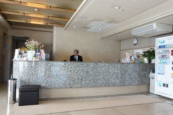 นี่คือบรรยากาศของแผนกต้อนรับในช่วงกลางวัน