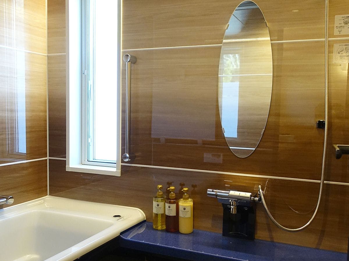 Kamar mandi sayap barat