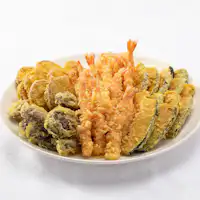 เทมปุระผักหลากสีที่อัดแน่นด้วยรสชาติแห่งฤดูกาล