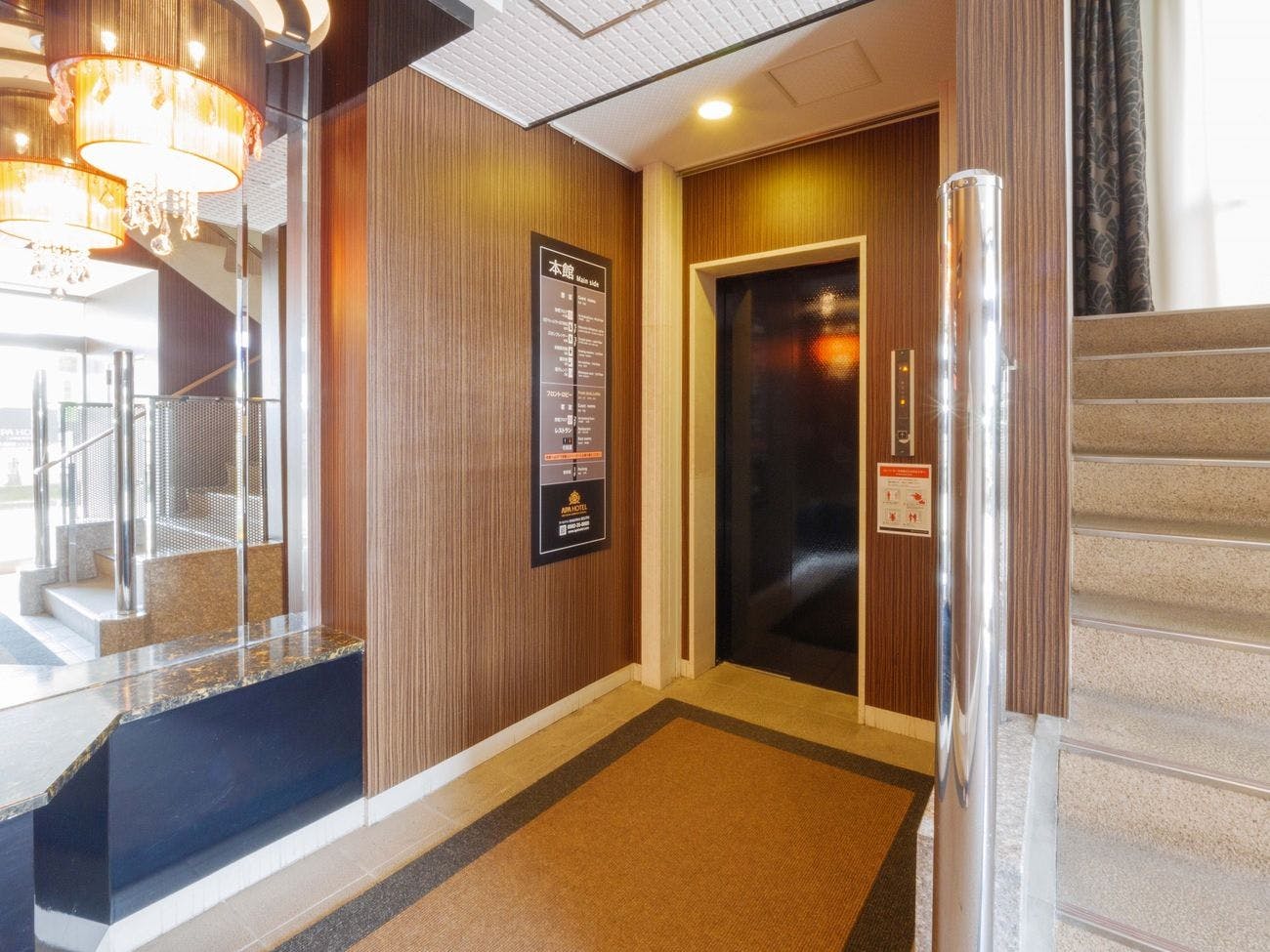 โถงลิฟต์ชั้น 1 อาคารหลัก