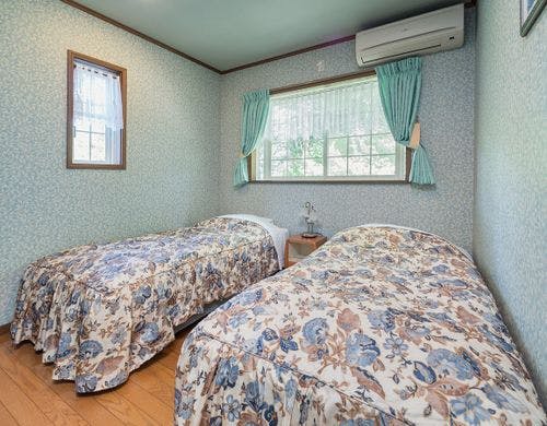 *ツインルーム（バストイレ付）