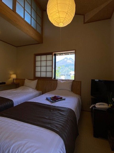 Kamar tidur dan Gunung Yufu.