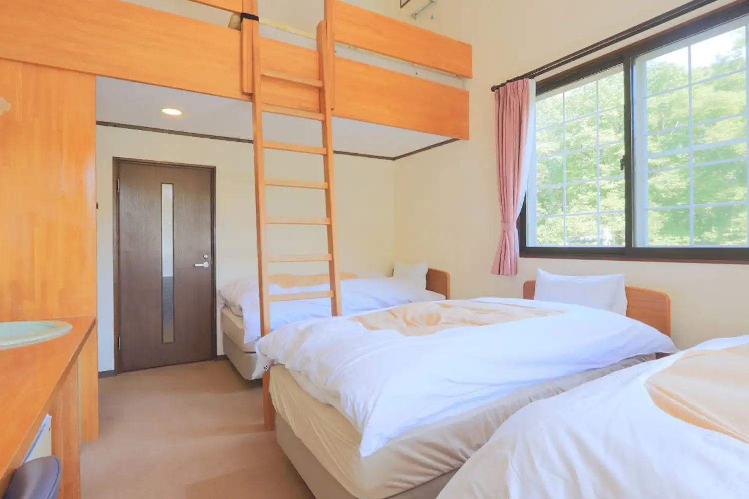 【ห้องพักสไตล์ตะวันตก 10 เสื่อ พร้อมชั้นลอย】