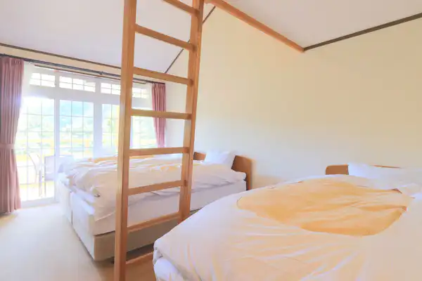 ห้องพักสไตล์ตะวันตก 10 เสื่อ พร้อมชั้นลอยและระเบียง