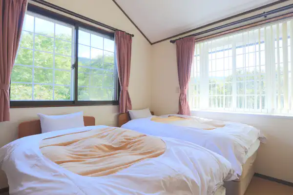 ห้องพักสไตล์ตะวันตก 10 เสื่อ พร้อมชั้นลอยและระเบียง