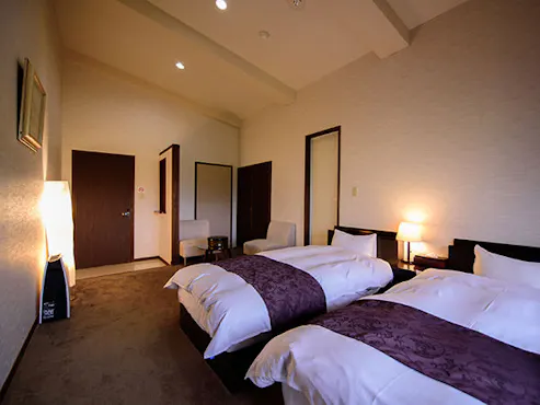 ห้องนอนสไตล์ตะวันตกพร้อมวิวภูเขายูฟุ