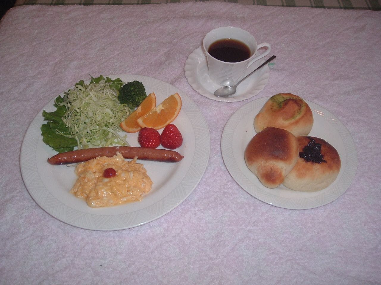 อาหารเช้าประจำวันมีขนมปังอบใหม่