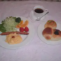 อาหารเช้าประจำวันมีขนมปังอบใหม่