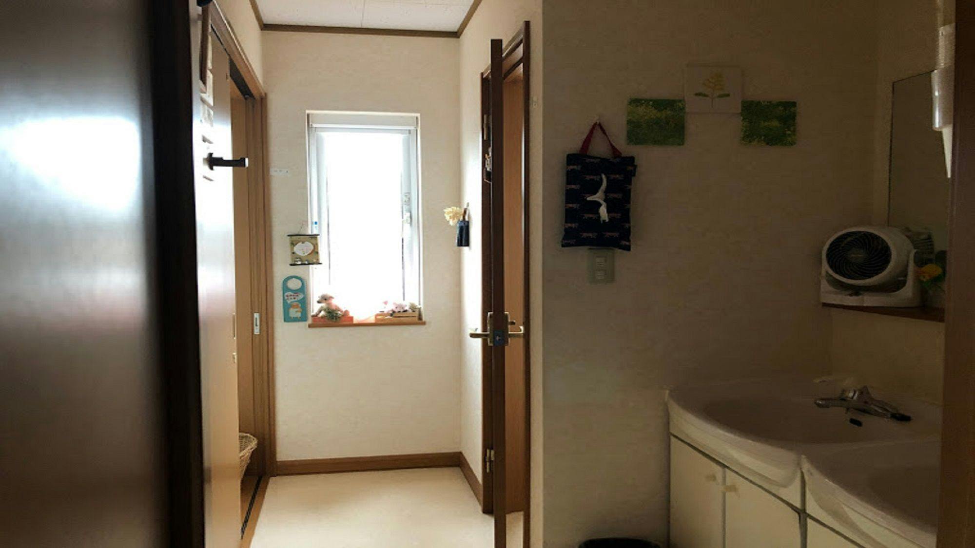 อ่างล้างหน้า ห้องน้ำ และห้องอาบน้ำแยกชายหญิง