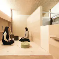 นี่คือเลานจ์ชั้น 1 ของ OMOYA กรุณารับประทานอาหารและเครื่องดื่มที่นี่