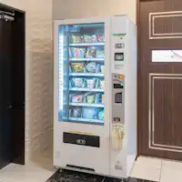 Terdapat juga mesin layan diri makanan segera.