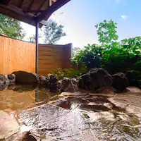 Pemandian luar ruangan pria