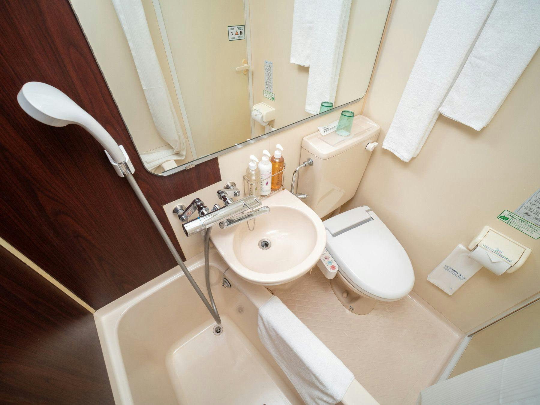 Semua kamar dilengkapi dengan unit kamar mandi.