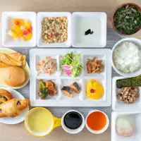 Anda dapat menikmati hidangan Jepang dan hidangan Barat.