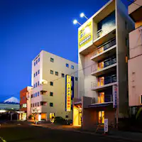 신칸센 신후지역까지 택시로 약 6분 거리입니다.