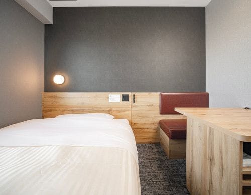 広々ベッドでゆっくりくつろげます