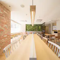 Lounge Lifestyles yang disinari sinar matahari pagi