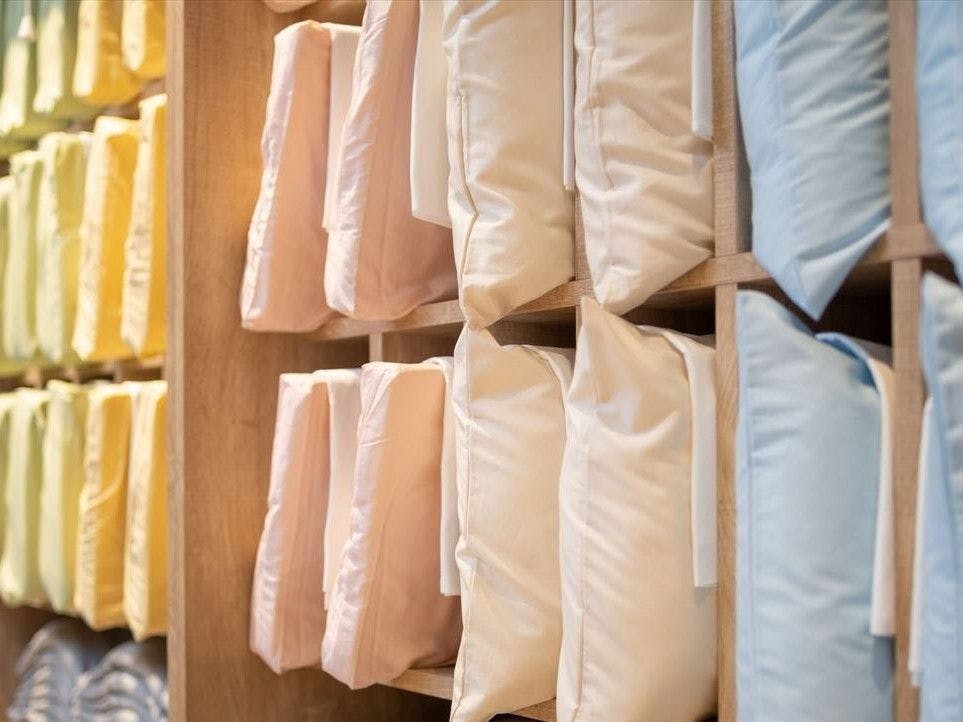 Kami menyediakan 8 jenis bantal pilihan (berdasarkan urutan kedatangan).