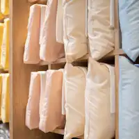 Kami menyediakan 8 jenis bantal pilihan (berdasarkan urutan kedatangan).