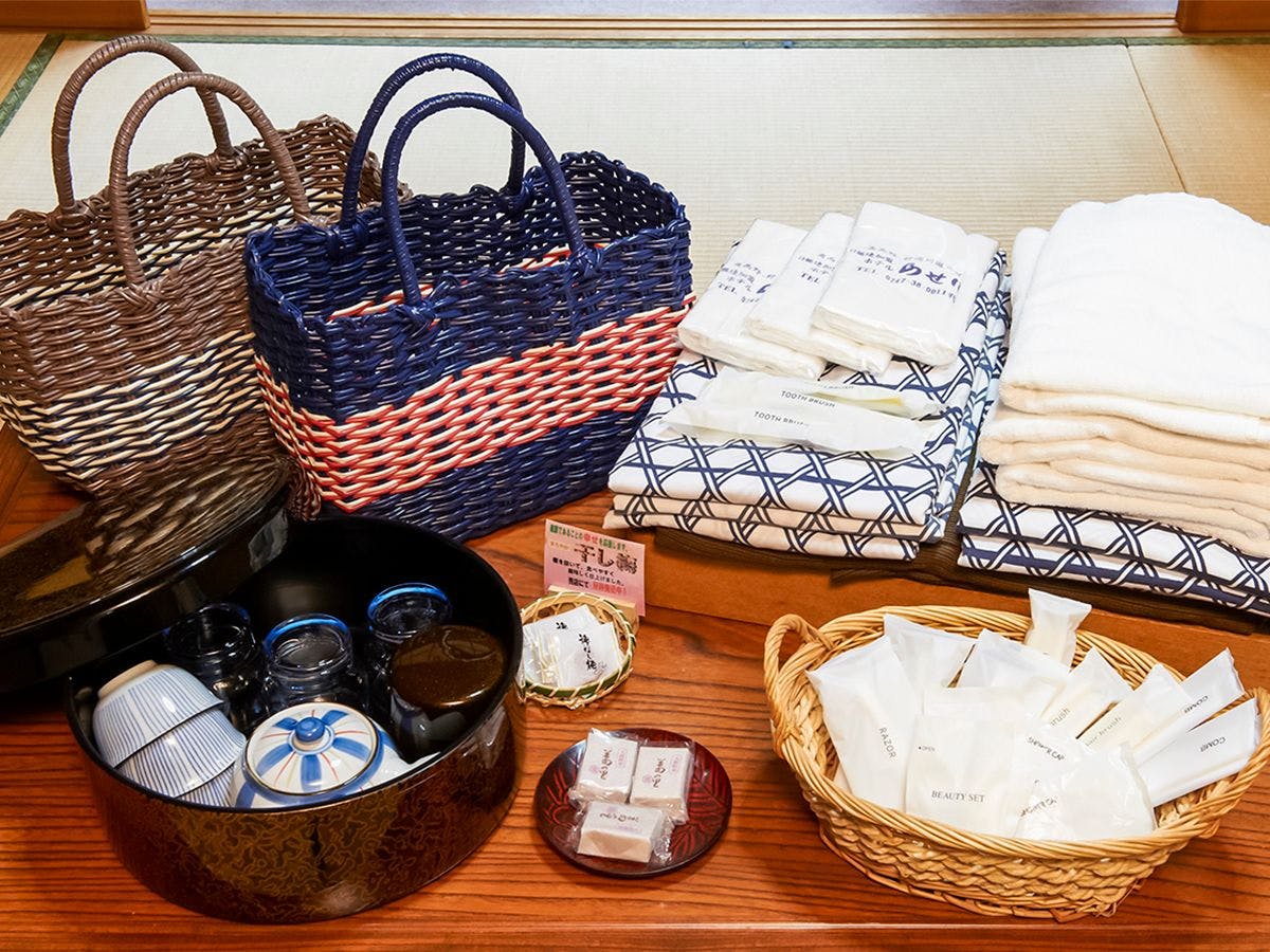 มีผ้าขนหนู ชุดยูกาตะ และอุปกรณ์อาบน้ำครบครัน