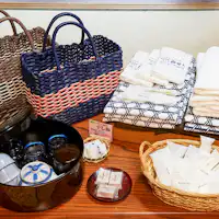 มีผ้าขนหนู ชุดยูกาตะ และอุปกรณ์อาบน้ำครบครัน