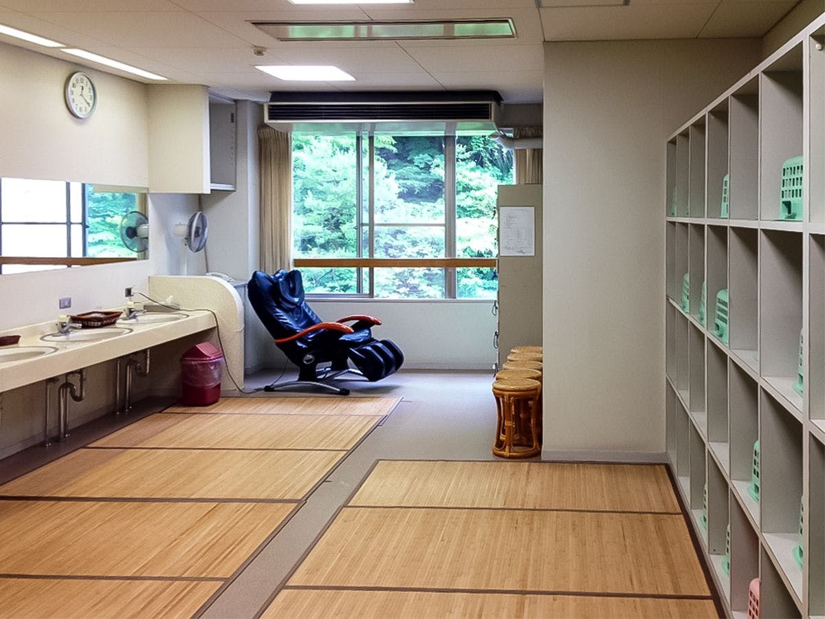 ห้องเปลี่ยนเสื้อผ้ามีเก้าอี้นวดให้บริการ